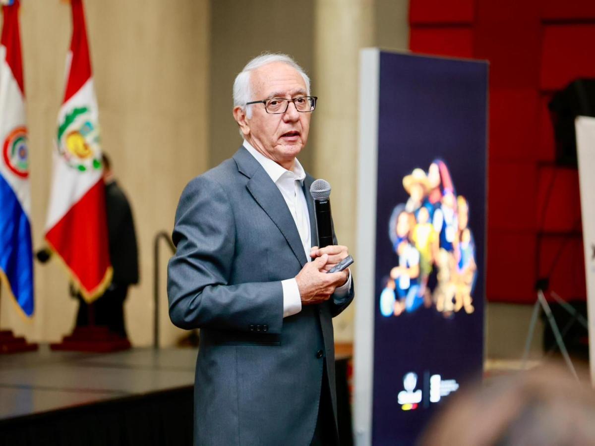 Ministro salud cuestionó trabas debate reforma salud 2025