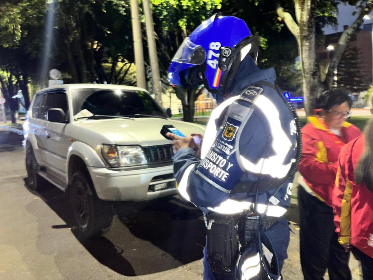 Pico y placa Bogotá HOY 26 agosto 2025 particulares y taxis 