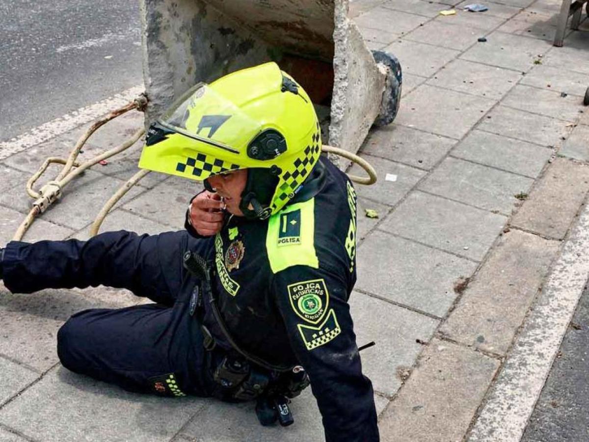 Un video difundido en redes muestra el momento del incidente cerca de la calle 116. Denuncian posibles fallas en señalización y protección para peatones.