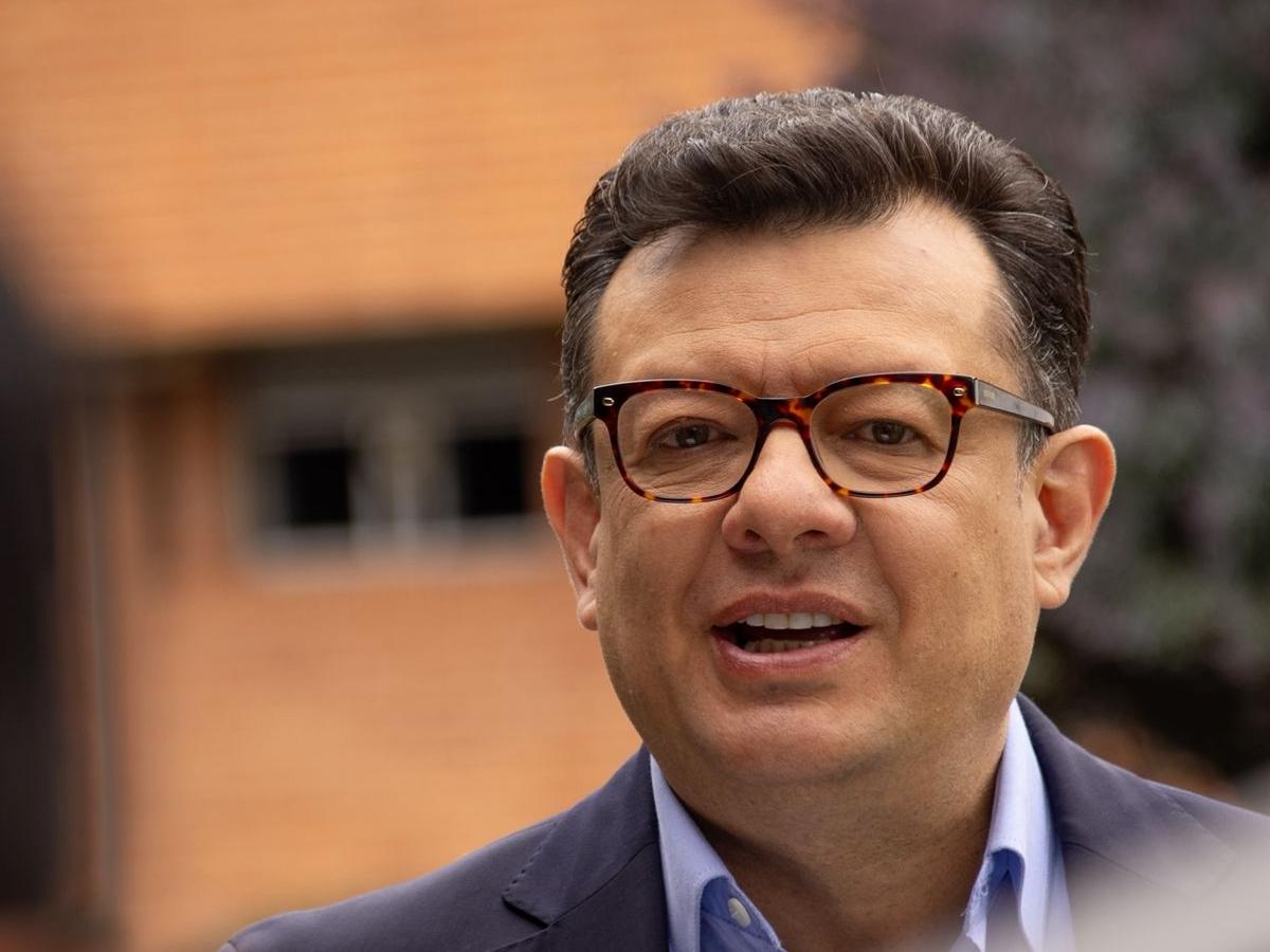 Hollman Morris, gerente de RTVC, denuncia amenazas luego de informe sobre bombardeo de EE. UU. en el Caribe