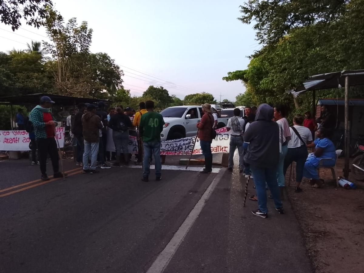 Cesar: bloqueo de campesinos en apoyo al paro