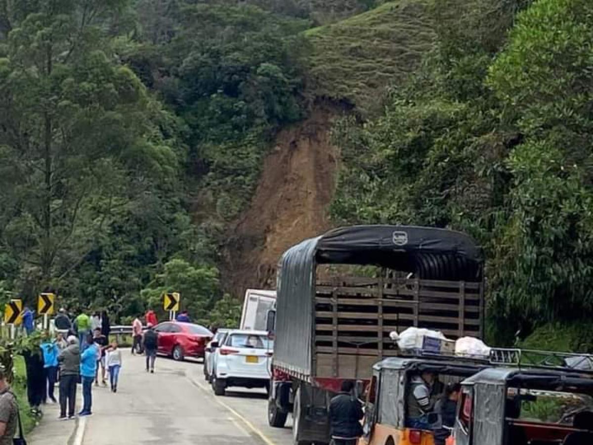 Deslizamiento interrumpió el tráfico entre Manizales y Bogotá