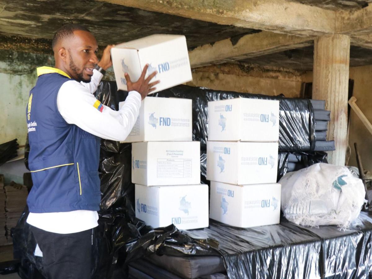 En San Andrés entregan ayudas humanitarias a damnificados por lluvias