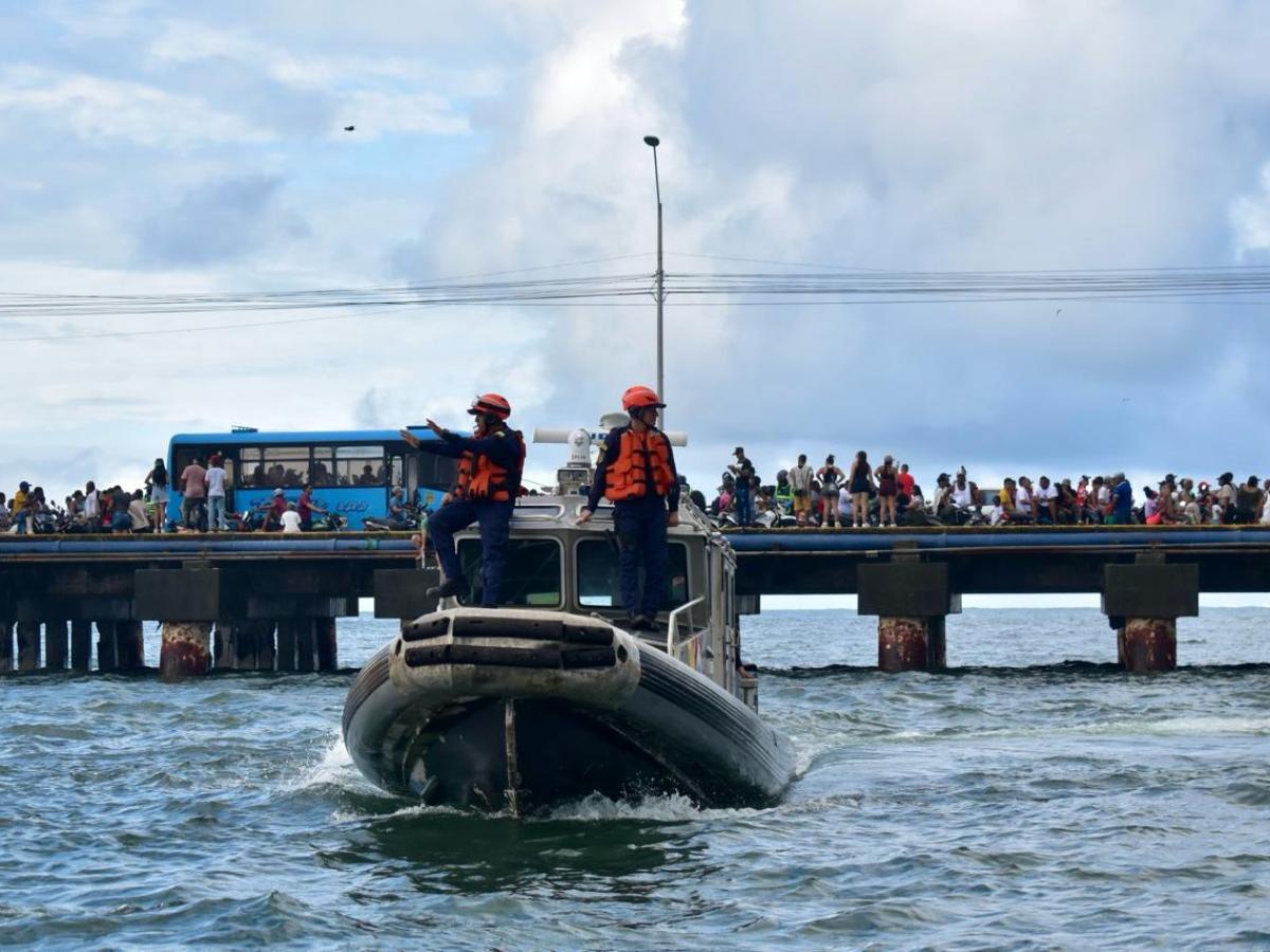 Tumaco: rescatan 16 personas que se hundieron en una canoa 