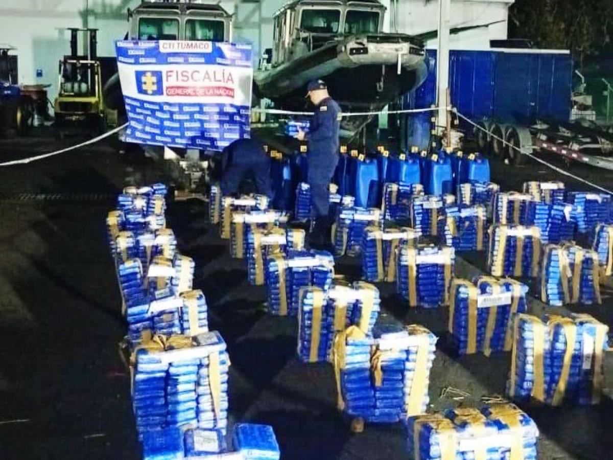 Ejército incautó dos toneladas de cocaína en operación en el Pacífico sur