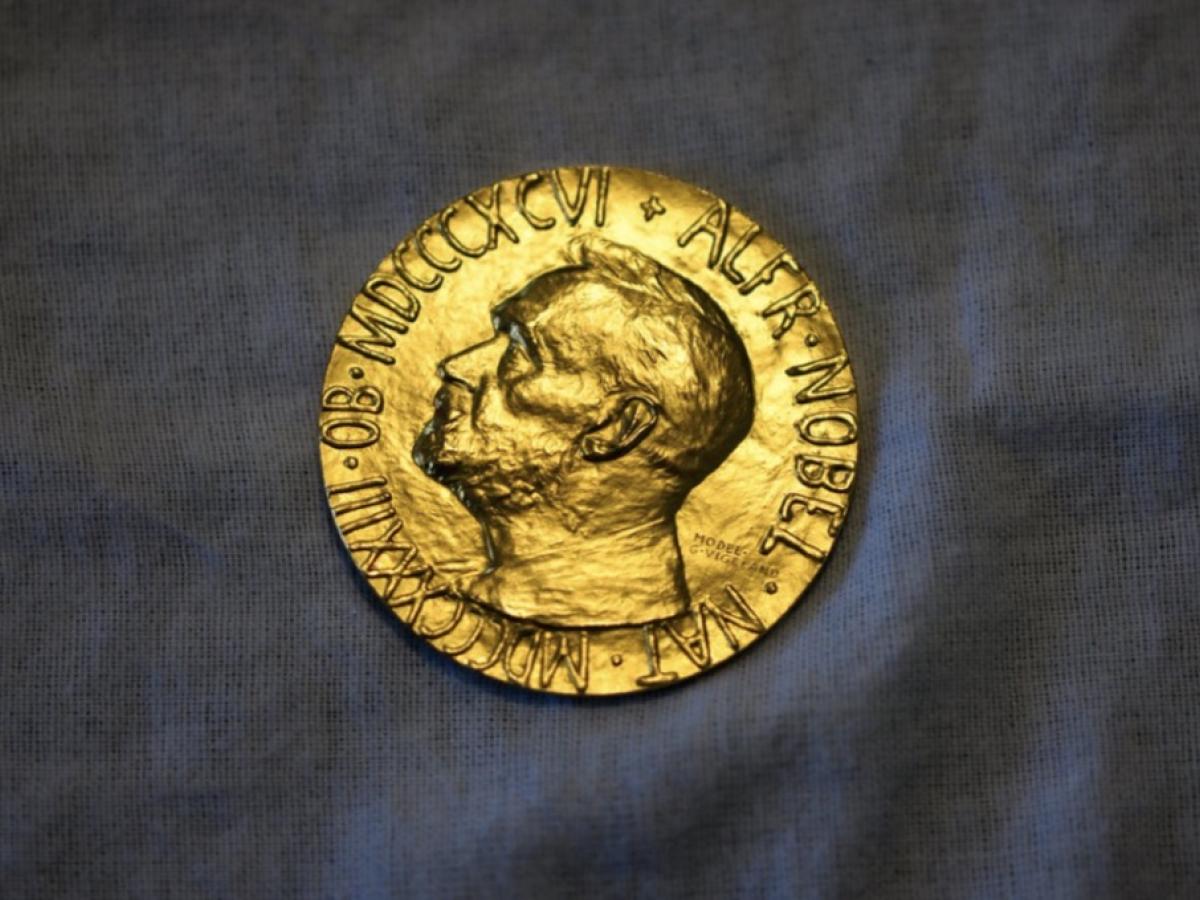 Fundación Nobel se pronuncia por entrega de medalla a Trump