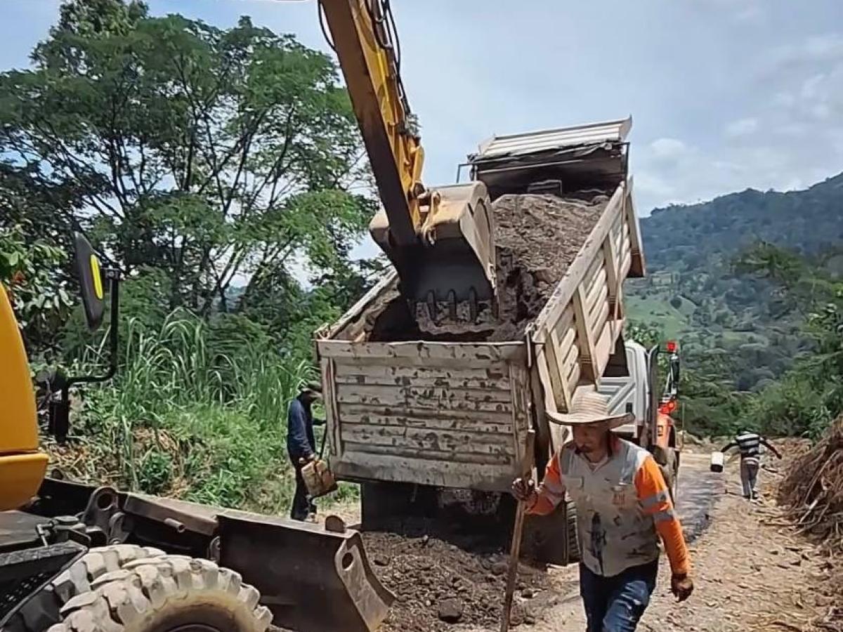 Vía a San Vicente de Chucurí en Santander - bloqueos