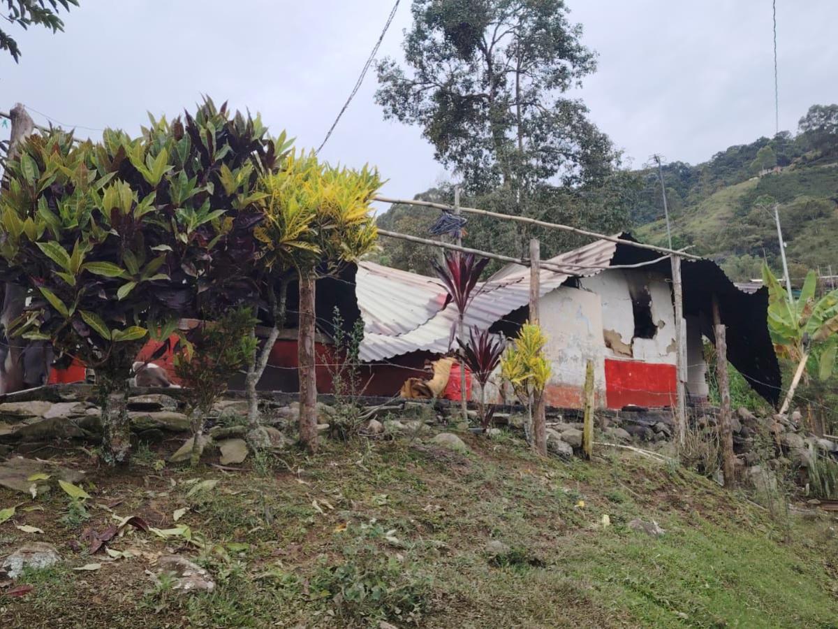 Cuatro integrantes de una familia murieron en incendio en Caldas