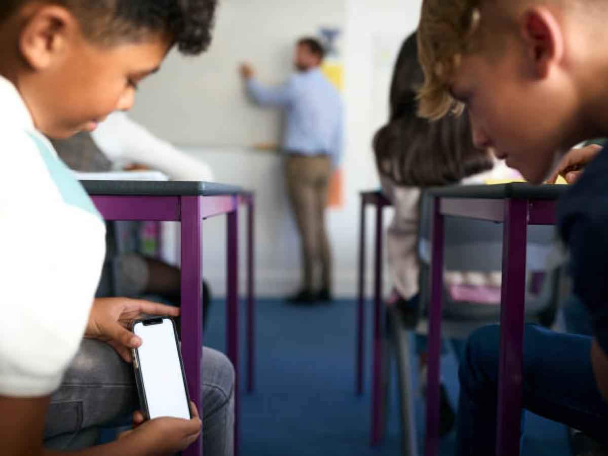 Ibagué prohíbe el uso de celulares en colegios públicos 