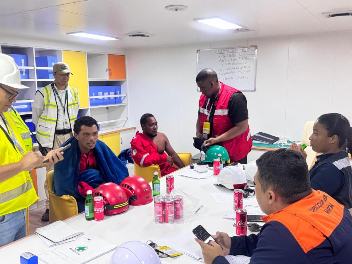 Rescatan a dos panameños a la deriva en el Pacífico tras siete días de naufragio cerca de Buenaventura