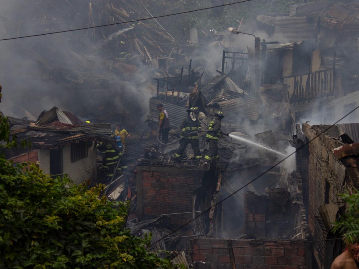 Incendio en Armenia: 120 personas damnificadas