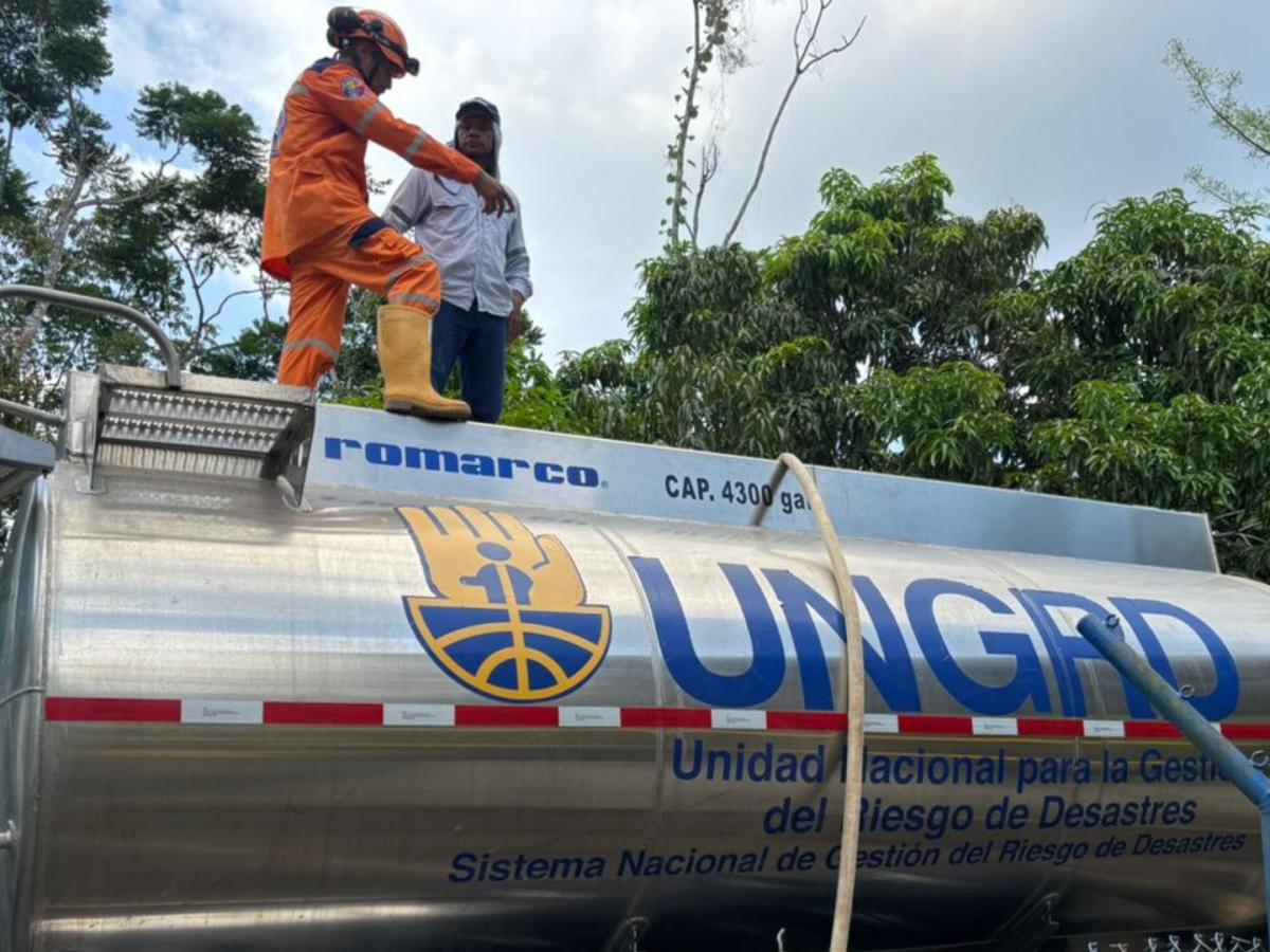 Inundaciones en Córdoba: Gobierno lleva agua potable a familias en Tierralta