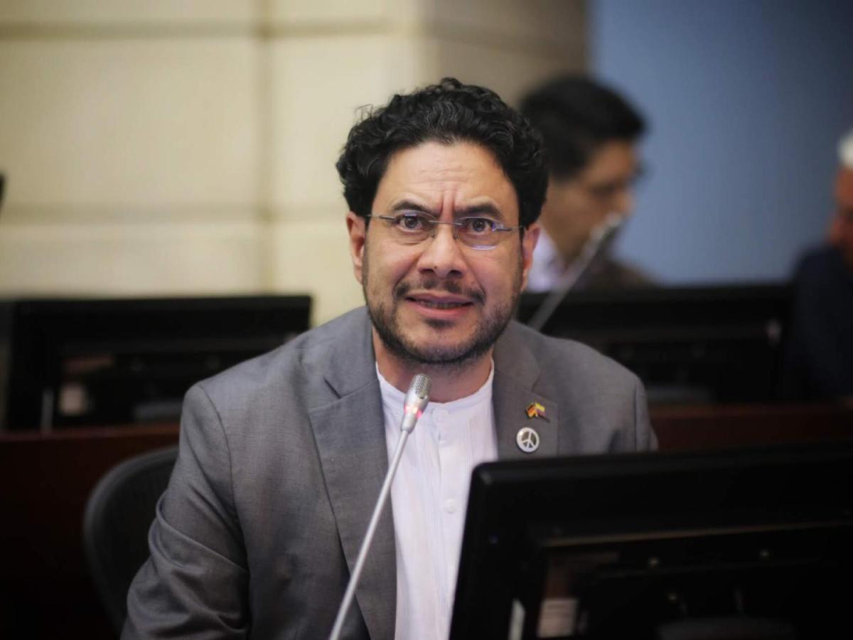 Iván Cepeda lidera intención de voto encuesta Invamer 