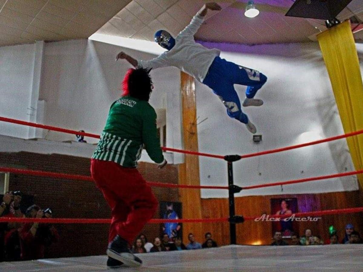 Águila de Plata en competencia de lucha libre