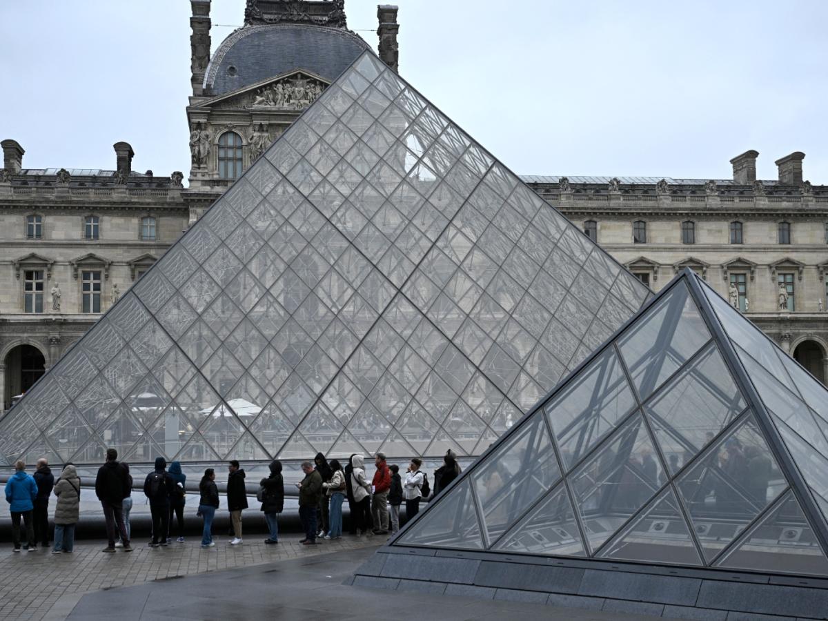 Museo Louvre: Joyas robadas tiene un valor de 102 millones de dólares