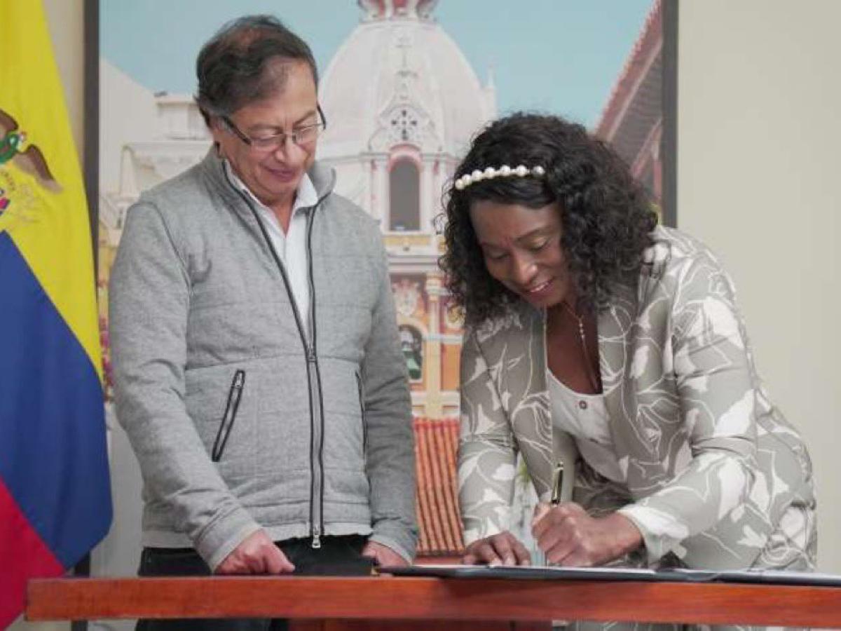 Fiscalía acusa a exministra del deporte de favores políticos: estas son las razones