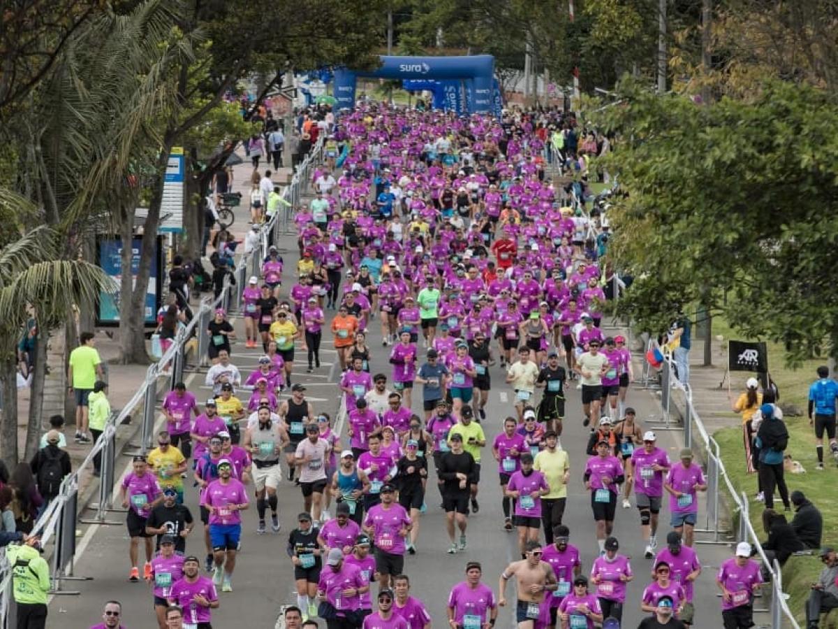 Muere corredor en la Media Maratón de Bogotá 2025 a pocos metros de la meta