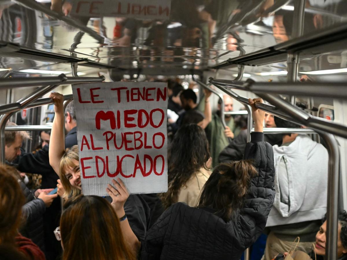 Marcha en Argentina contra recortes de Milei a universidades públicas