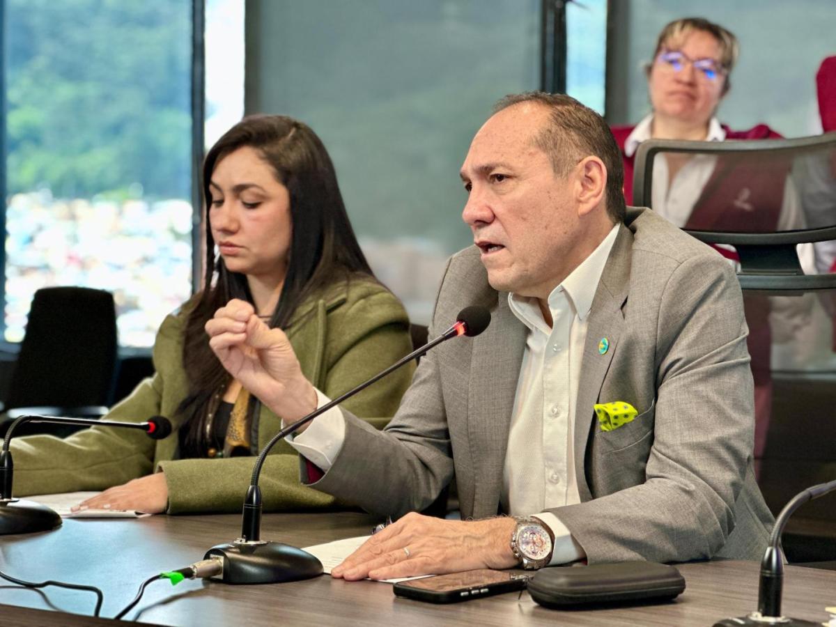 MinTrabajo investiga despido masivo de maestras provisionales en Bogotá