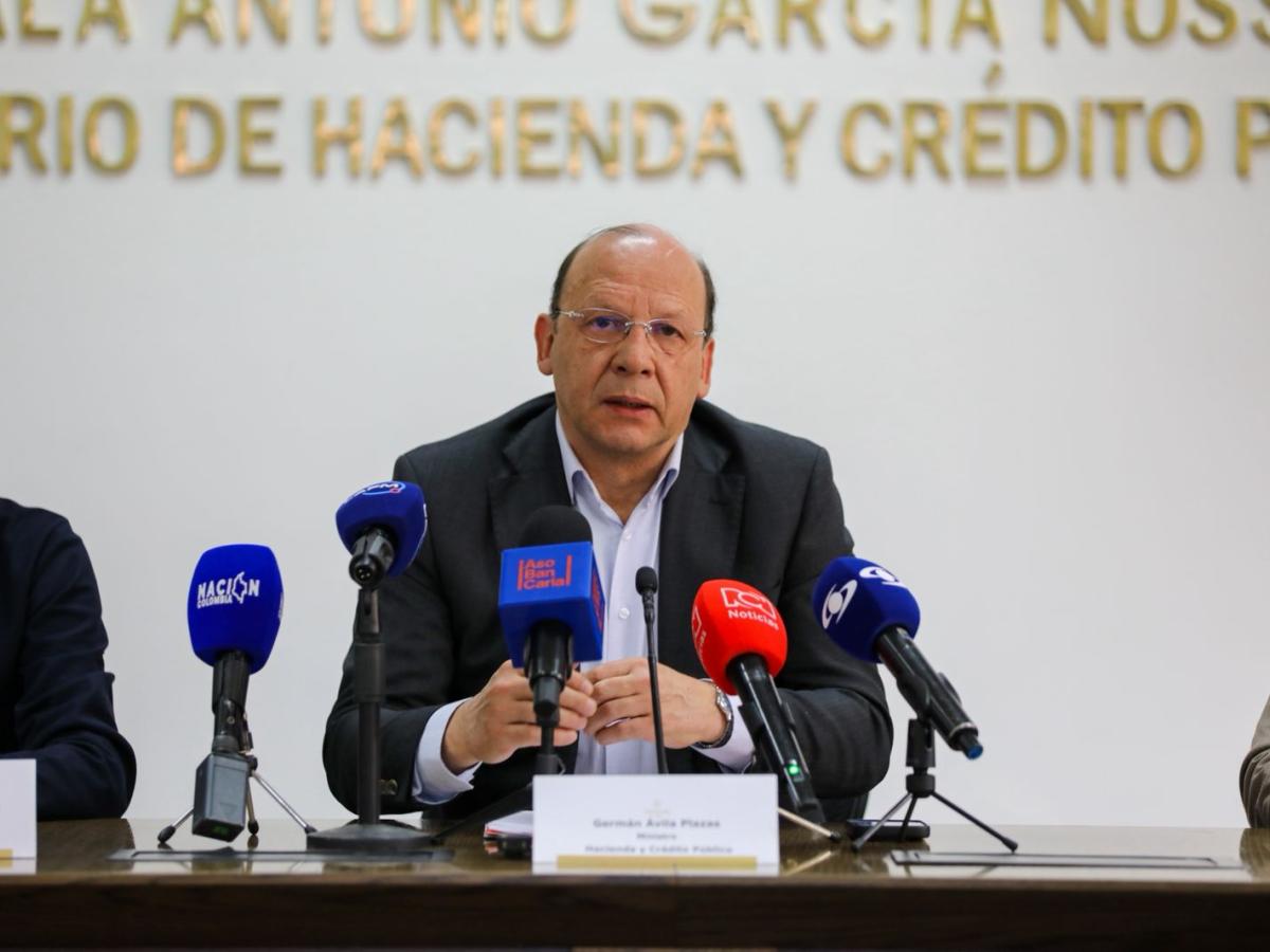 Ministro de Hacienda abandona la junta del Banco de la República ante el alza de la tasa de interés