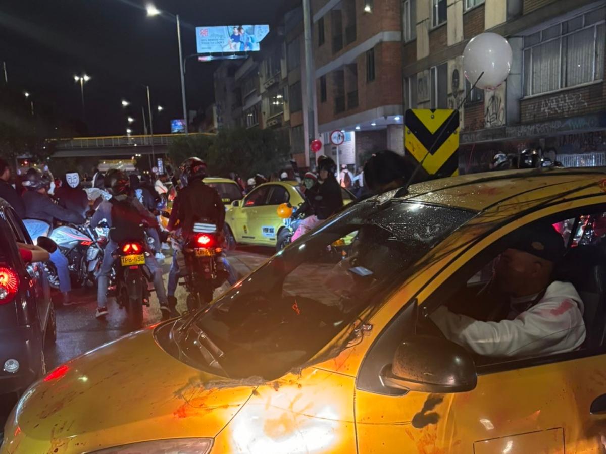Moteros de Bogotá protestan ante restricciones de Carlos Fernando Galán Moteros de Bogotá protestan ante restricciones de Carlos Fernando Galán