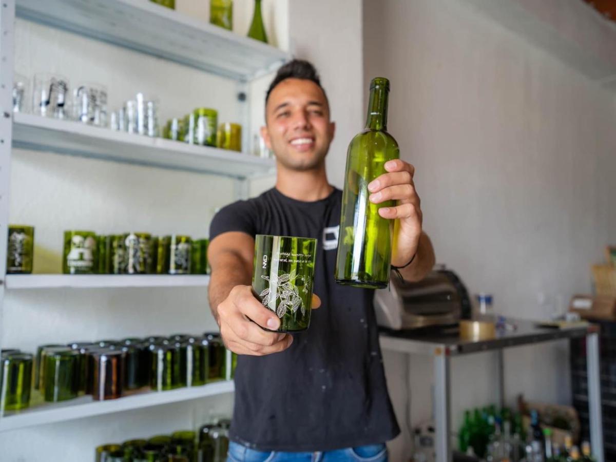 Clean World Nian, empresa en Catatumbo de vasos y jarrones