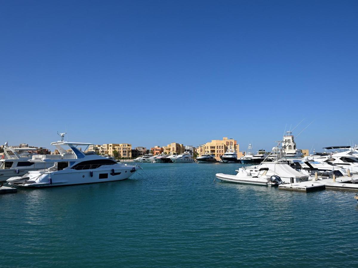 Naufragio de un barco de turismo en Egipto 