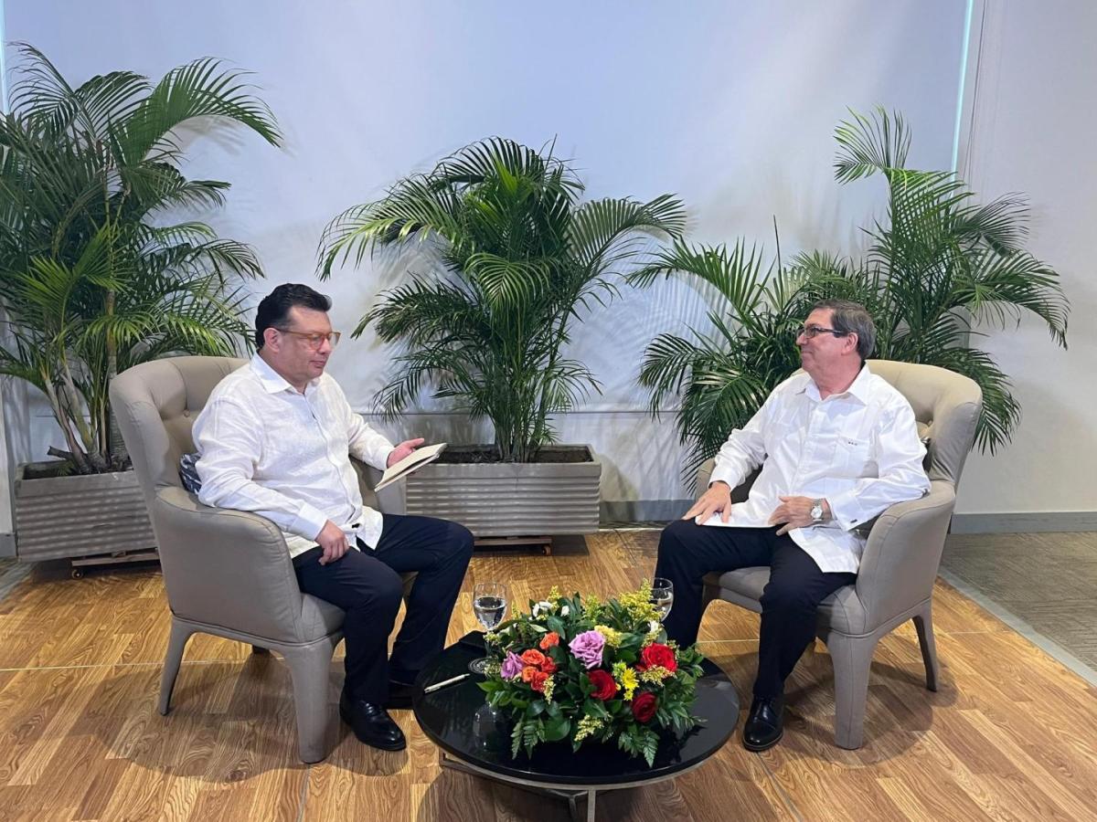 Canciller cubano respalda Petro alerta sobre amenaza de EE. UU. Caribe