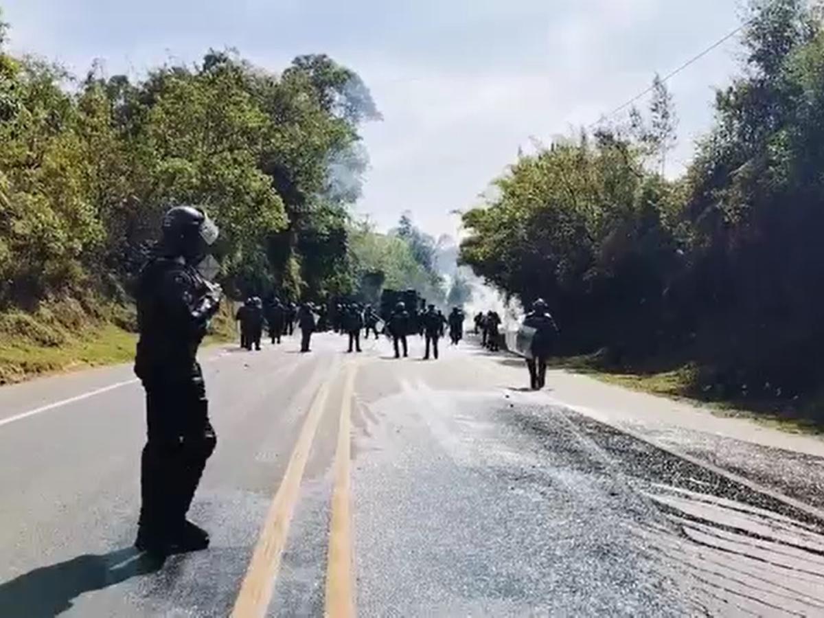 Disturbios en la vía Panamericana Popayán Cali 21 de agosto