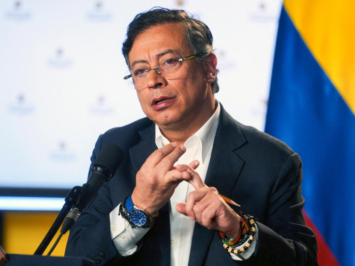 Petro rechaza advertencia de la FAA sobre Venezuela