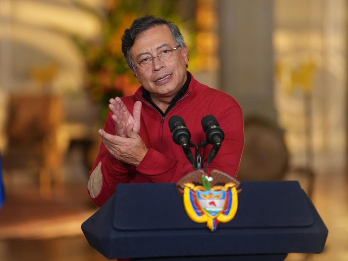 Petro busca mantener el salario vital y convoca movilizaciones