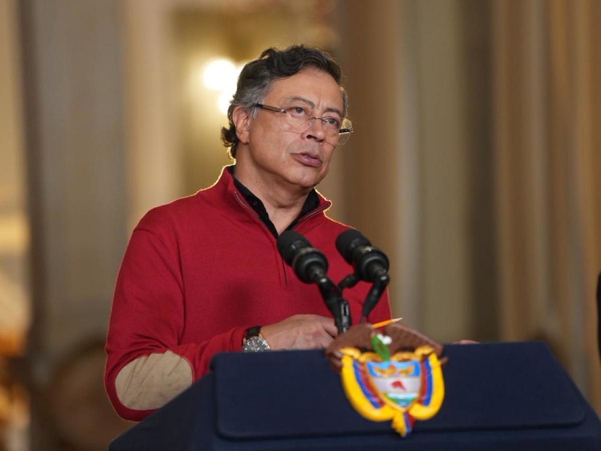 Petro cuestiona contratos tercerizados en el ICBF