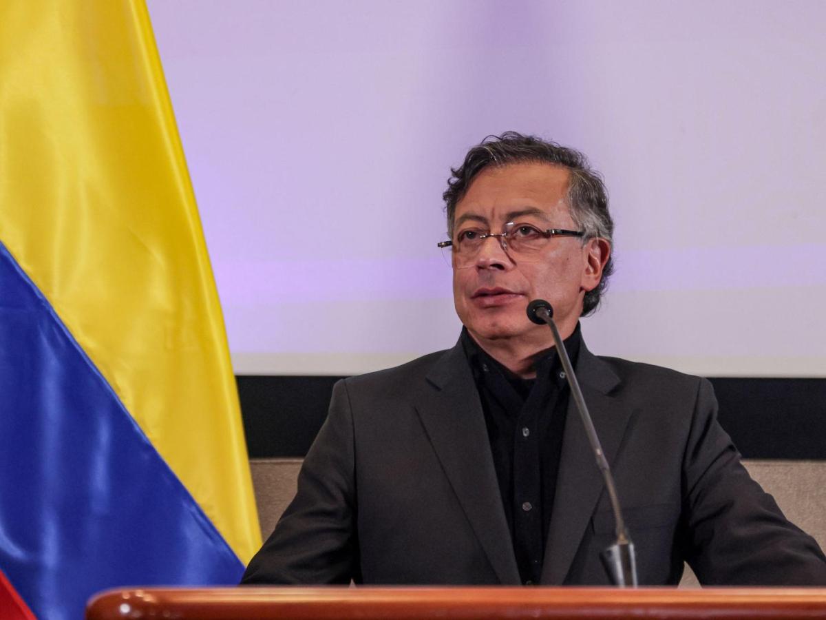 Petro dice que CNE no ha respondido a la ley ni a la Constitución