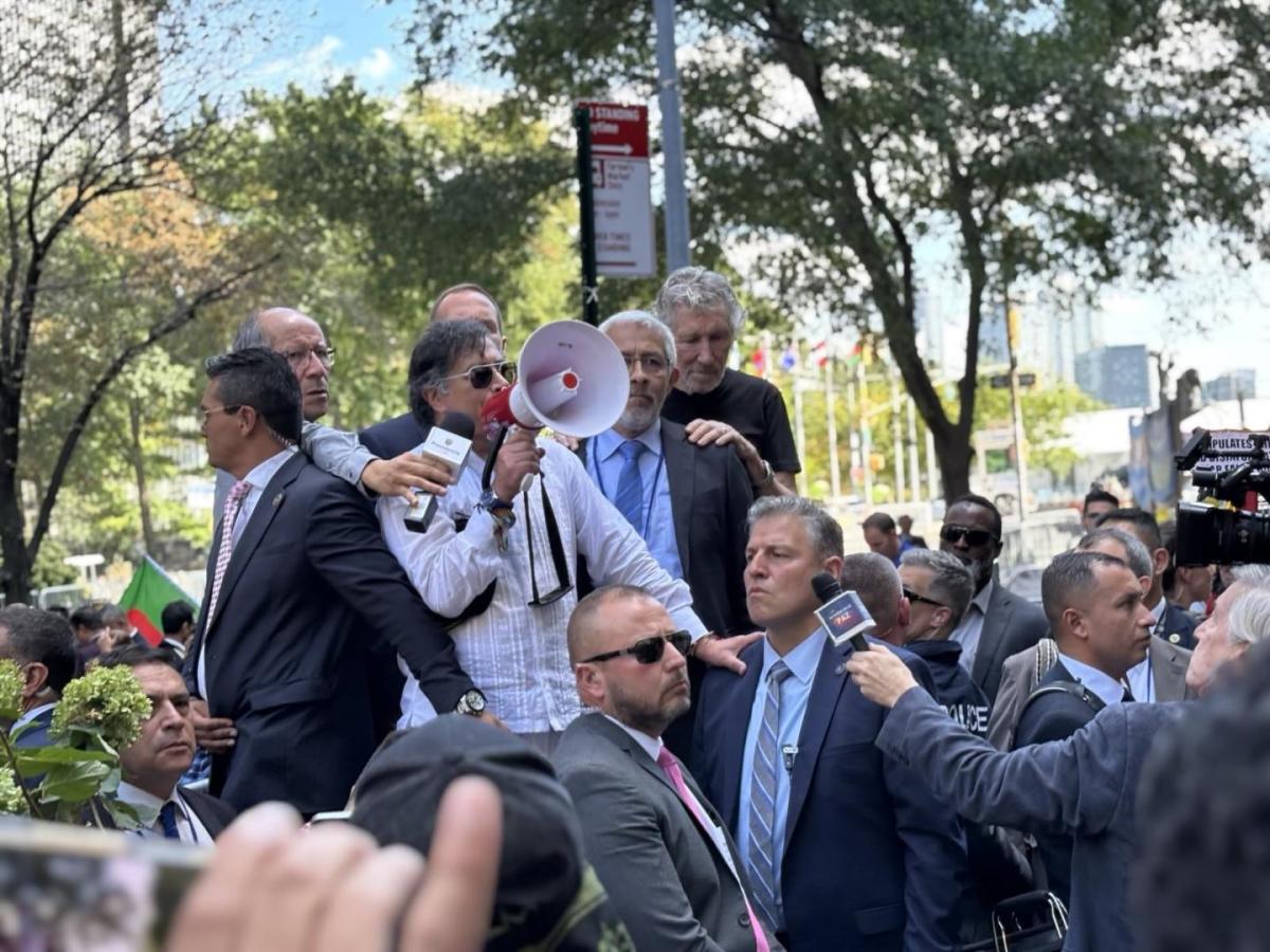 Gustavo Petro convoca a inscripciones para voluntarios con experiencia militar en apoyo a Palestina