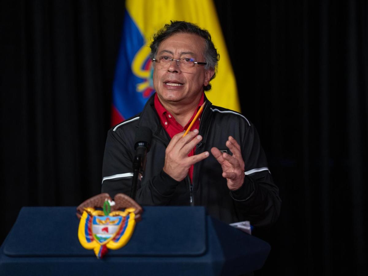 Petro hace llamado Eln dejar armas 