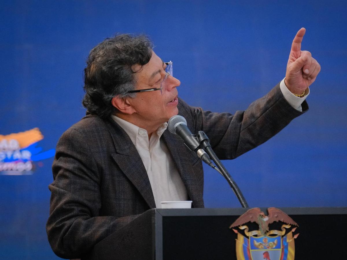 Petro propone frente mundial contra la guerra