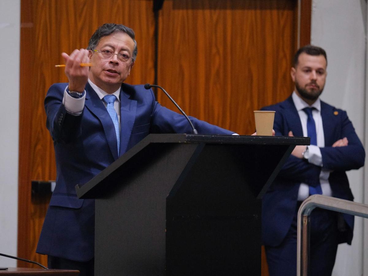 Petro propone unión de los pueblos para enfrentar crisis de la humanidad 