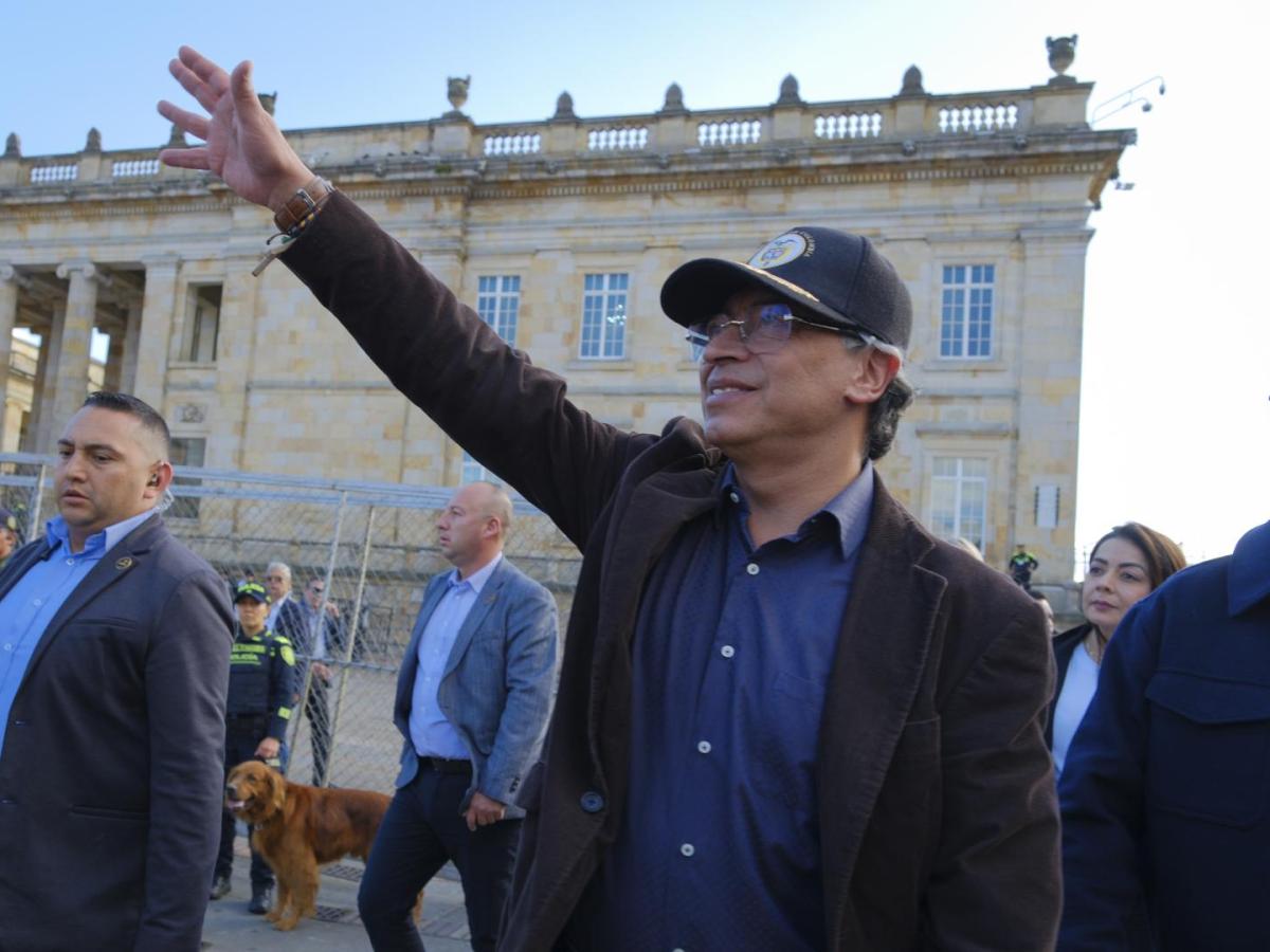 Petro proyecto de ley para que dueños de EPS paguen deudas