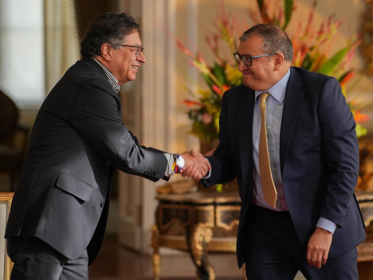 Presidente Petro en posesión de Miguel Polo