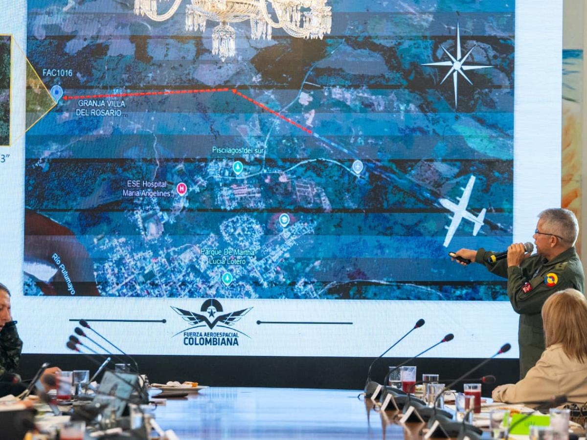 Presidente Petro cuestiona informe entregado sobre el accidente del avión Hércules durante Consejo de Ministros