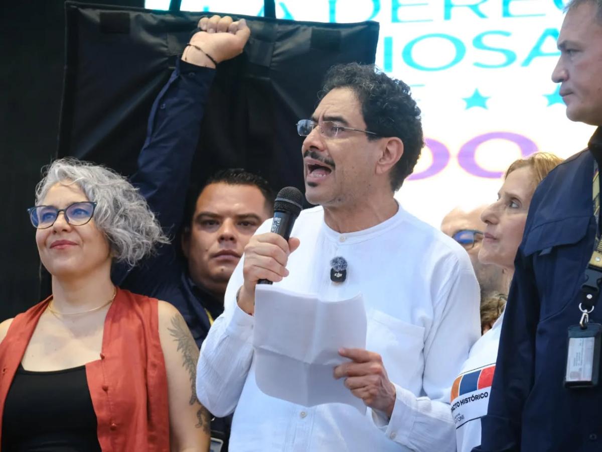 Presidente Petro denuncia posible atentado contra Iván Cepeda