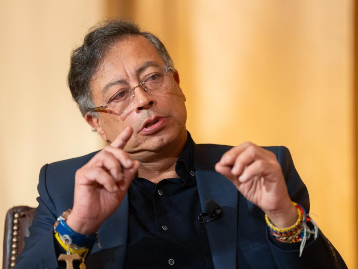 Presidente Petro destina vehículos blindados a regiones en conflicto armado