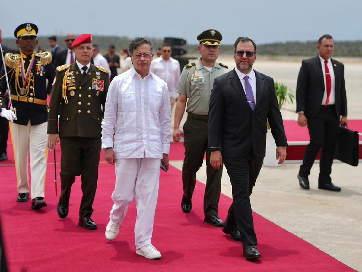 Presidente Petro se reúne con Delcy Rodríguez en Caracas