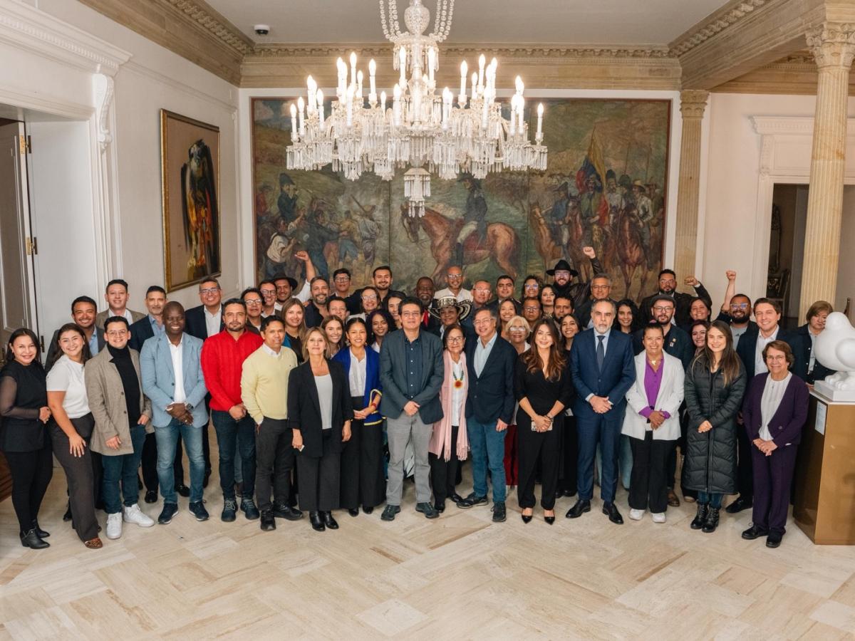 El encuentro en la Casa de Nariño también contó con la presencia del ministro del Interior y sirvió para felicitar a los nuevos legisladores tras los resultados electorales.