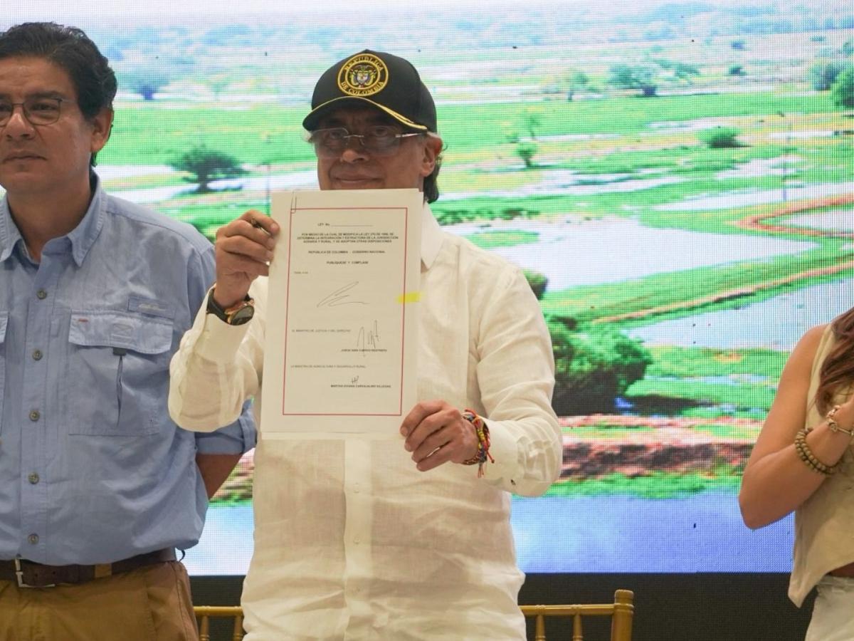 Petro impulsa justicia agraria con nueva ley y entrega de tierras