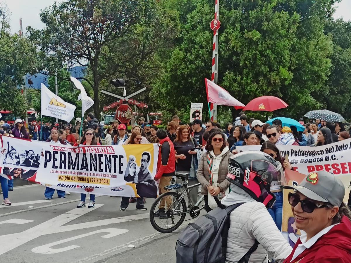 Protestan en Bogotá por cierre de aulas de apoyo