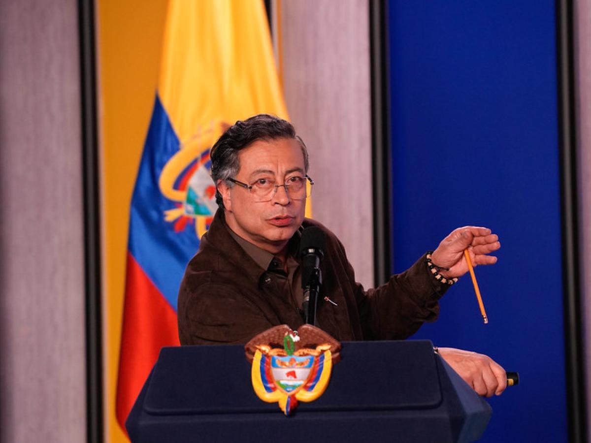 Petro cuestiona silencio sobre la junta del narcotráfico 