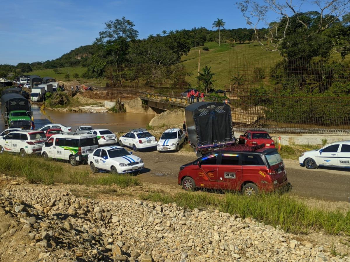 Comerciantes y transportadores cierran vías en Caquetá