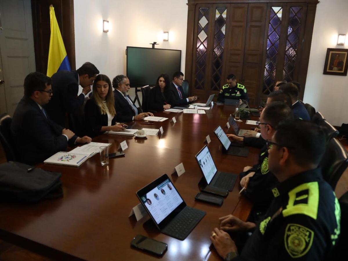 Recompensa gobierno Colombia atentados candidatos