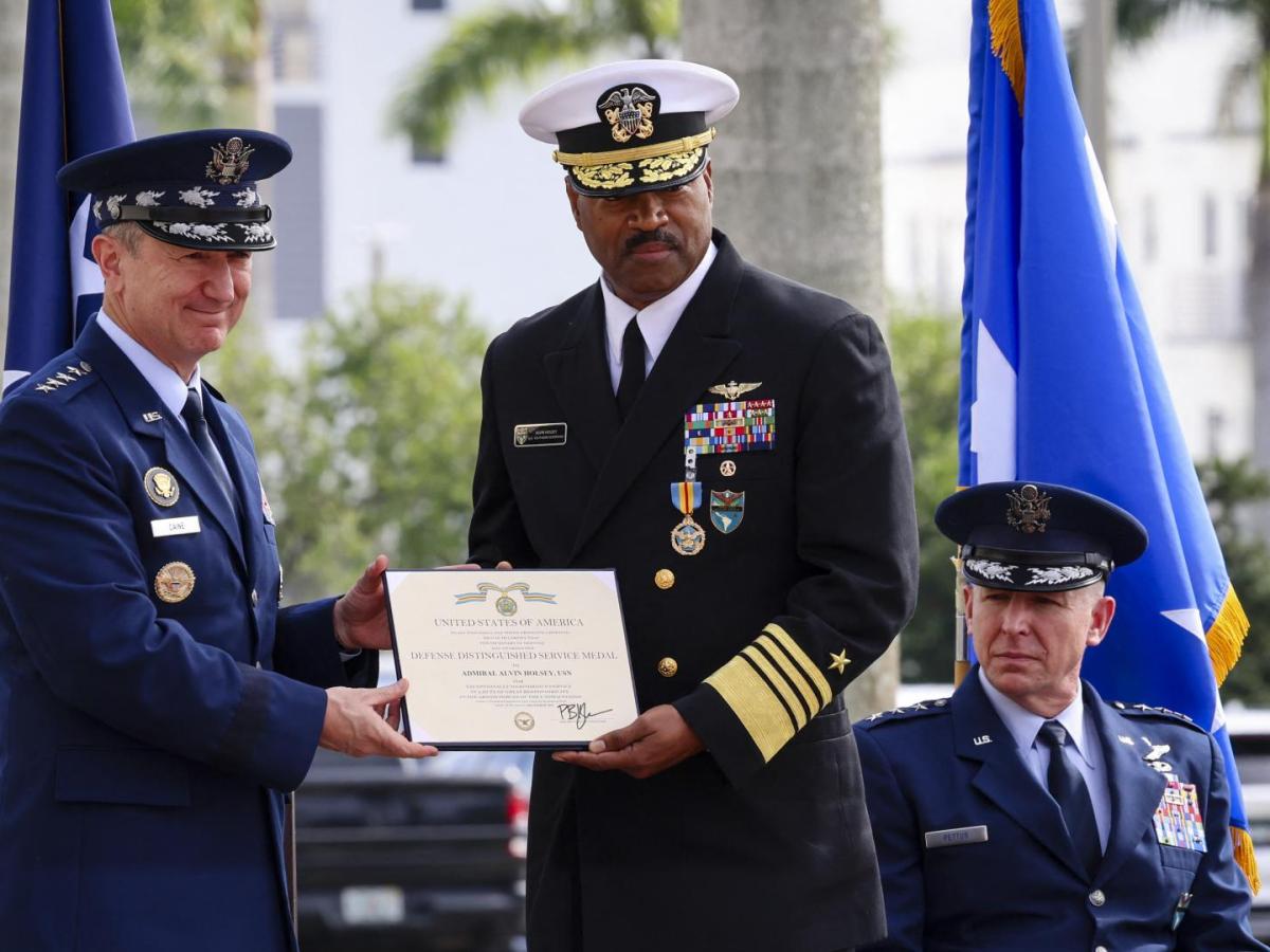 Renuncia jefe del Comando Sur de EE. UU. Alvin Holsey